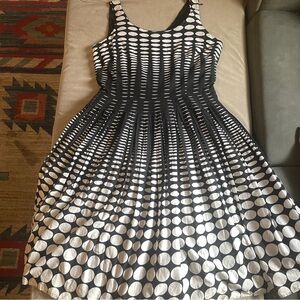 Talbots Dress Size 8 Black White Abstract Dot Fit Flare Cotton Sleeveless